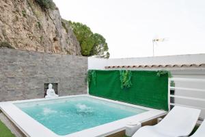 a bath tub in a yard with a green curtain at Villa Españolillas in Olvera