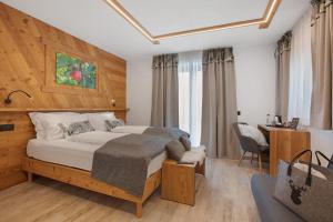 a bedroom with a bed and a desk and a chair at La Douce Pomme in Saint-Pierre