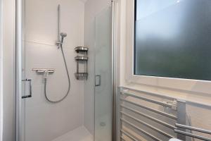 a shower in a bathroom with a glass door at Unterkunft für Messen und Freizeit in Hemmingen
