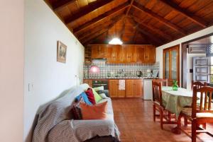 a kitchen with a couch and a table in a room at El Morro in Tijarafe