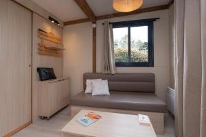 a small room with a bed and a window at Chalet 20m2 - Ile Vierge in Plouhinec