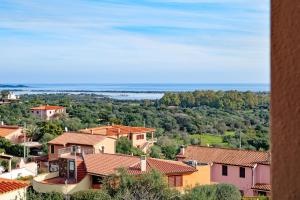 a view of a village with houses at Quadrilocale Le Colonne in Lu Lioni