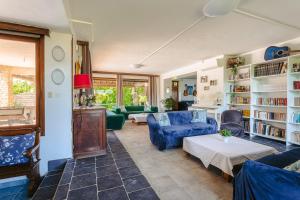 a living room with blue couches and a table at Chambre d'hote Saphir in Genouillé