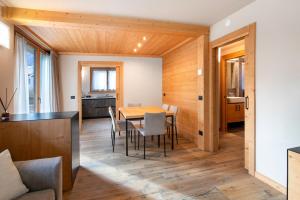 a kitchen and dining room with a table and chairs at Quattropassi Bormio Mortirolo in Bormio