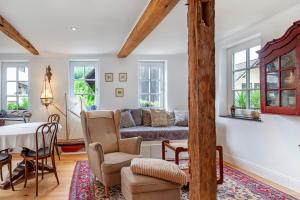 a living room with a couch and a table at Ruhige Auszeit im Taunus, Idstein in Idstein