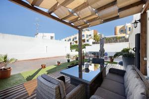 an outdoor patio with a table and chairs at Casa Vista Rio in Ferragudo