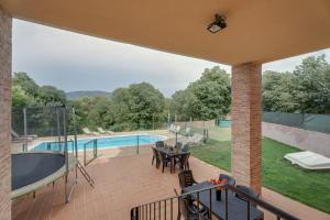 a patio with a pool and a table and chairs at Sueños de Guara Casa rural in Casbas de Huesca