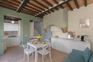 a kitchen and living room with a table and chairs at Lecasedicatia in Villamagna +44 photos