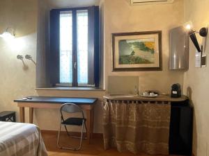 a bedroom with a desk with a laptop on it at La casa di Enea in Goito