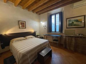 a bedroom with a large bed and a window at La casa di Enea in Goito