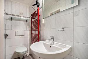 a bathroom with a white sink and a toilet at Prerow Am Deich - Ferienwohnung 2 in Prerow +15 photos