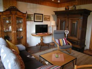 a living room with a couch and a table at Rhön-Antik in Dipperz