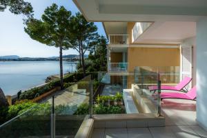 a house with a view of the water at Catalina 2b tres dormitorios in Port de Pollensa