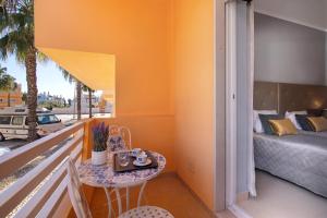a balcony with a bed and a table with a breakfast on it at Apartamento Royal Cabanas Golf in Conceição +21 photos