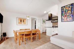 a dining room and kitchen with a table and chairs at Casa Do Lenhador in Canhas
