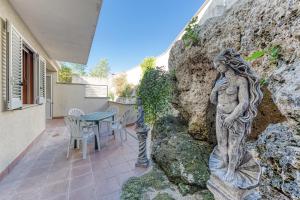 a statue of a woman standing next to a wall at Casa Castro Vista Grotta in Castro di Lecce
