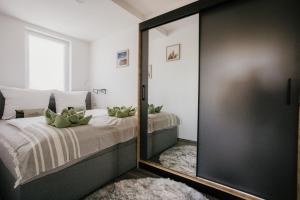 a mirror in a bedroom with a bed at Ferienwohnung Emma in Güntersberge