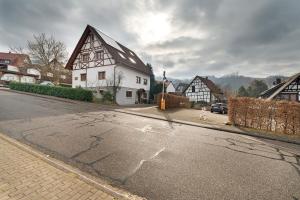 an empty street in a town with a house at Ferienwohnung Heike Schreiber in Sasbachwalden