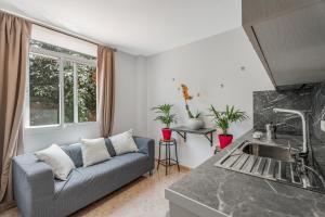 a kitchen and living room with a couch and a sink at Estudio Rebe in Tazacorte