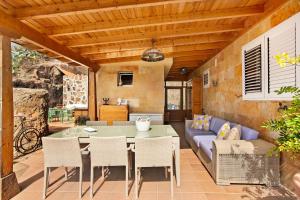 a patio with a couch and a table and chairs at Holiday Home Hemi in Valsequillo