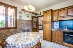 a kitchen with a table in a room at Villa Vanna - Certaldo in Vico dʼElsa