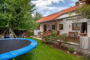 a backyard with a trampoline in front of a house at Auszeit Brunner in Bad Tölz
