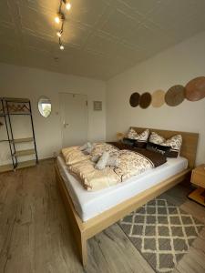 a bedroom with a large bed in a room at Ruhige Ferienwohnung Zeithain in Zeithain