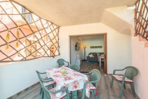 a dining room with a table and chairs at Mavi Piano Terra in Palau +13 photos
