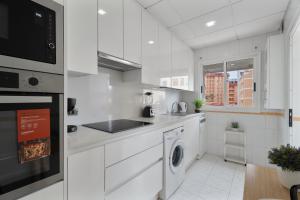a white kitchen with a sink and a dishwasher at Apartamento Bonjour in Candelaria
