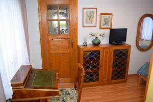 a living room with a wooden door and a table at Landhaus Eva-maria in Elbingerode