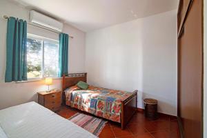 a bedroom with two beds and a window at Villa Isabel in Loulé +20 photos