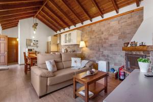 a living room with a couch and a brick wall at Volcán 16 in Tanque