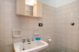 a bathroom with a sink and a mirror at Casa Lulu' in Lavagna +24 photos