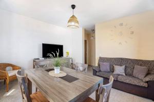 a living room with a table and a couch at Casa Maruca 1 in Valverde