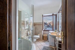 a bathroom with a tub and a toilet and a sink at Casa Daniela in Druogno +27 photos