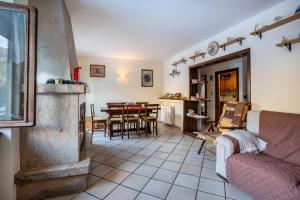 a living room with a couch and a table at Casa Daniela in Druogno