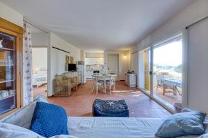 a living room with a couch and a table at Bouganville in Leuca