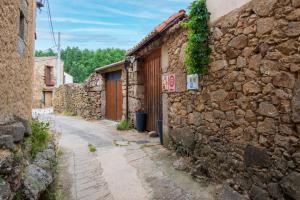 an alley in an old stone building at La Tarabilla in Casas del Abad