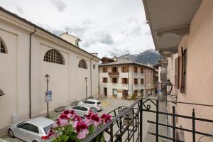 a view from a balcony of a city with parked cars at Appartamento Delfine in La Salle