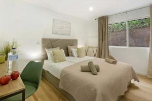 a bedroom with two beds and a chair and a window at Casa Belavista in Gaula