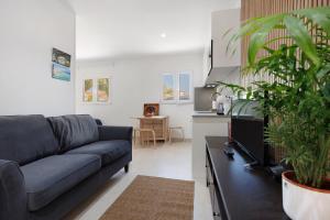 a living room with a couch and a kitchen at La Lajita Beach Estudio in Lajita