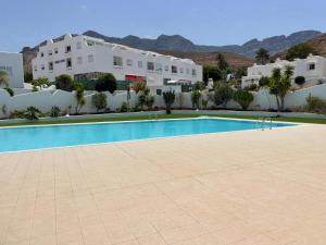 a large swimming pool in front of some buildings at Rach Agaete in Agaete