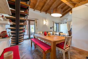 a kitchen and dining room with a wooden table and chairs at La Casa di Valverde in Alghero