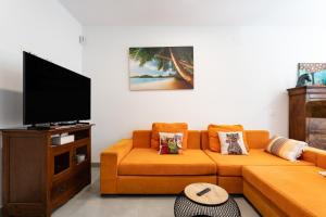 a living room with a couch and a flat screen tv at Apartamento Novasol in Fuengirola