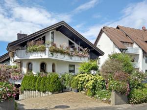 a house with a flower garden in front of it at Ferienwohnung Schindele in Langenargen