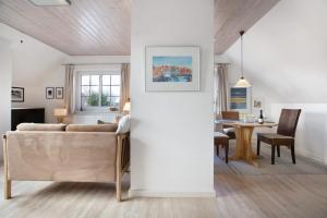 a living room with a couch and a table at Ferienwohnung Ackerkoog in Niebüll