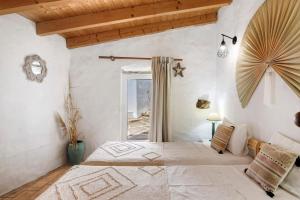 a bedroom with two beds and a window at Quinta do Silêncio T2 in Tavira +26 photos