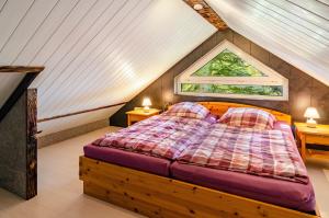 a bedroom with a bed in a attic at Ferienwohnung Klee 2 in Fedderwarden