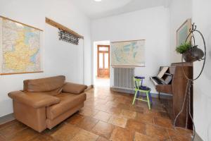 a living room with a couch and a map on the wall at Wakesurfhouse in Sulzano