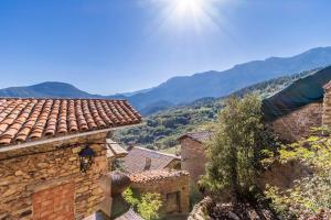 a view of the mountains from a house at Cal Barral in Ansobell